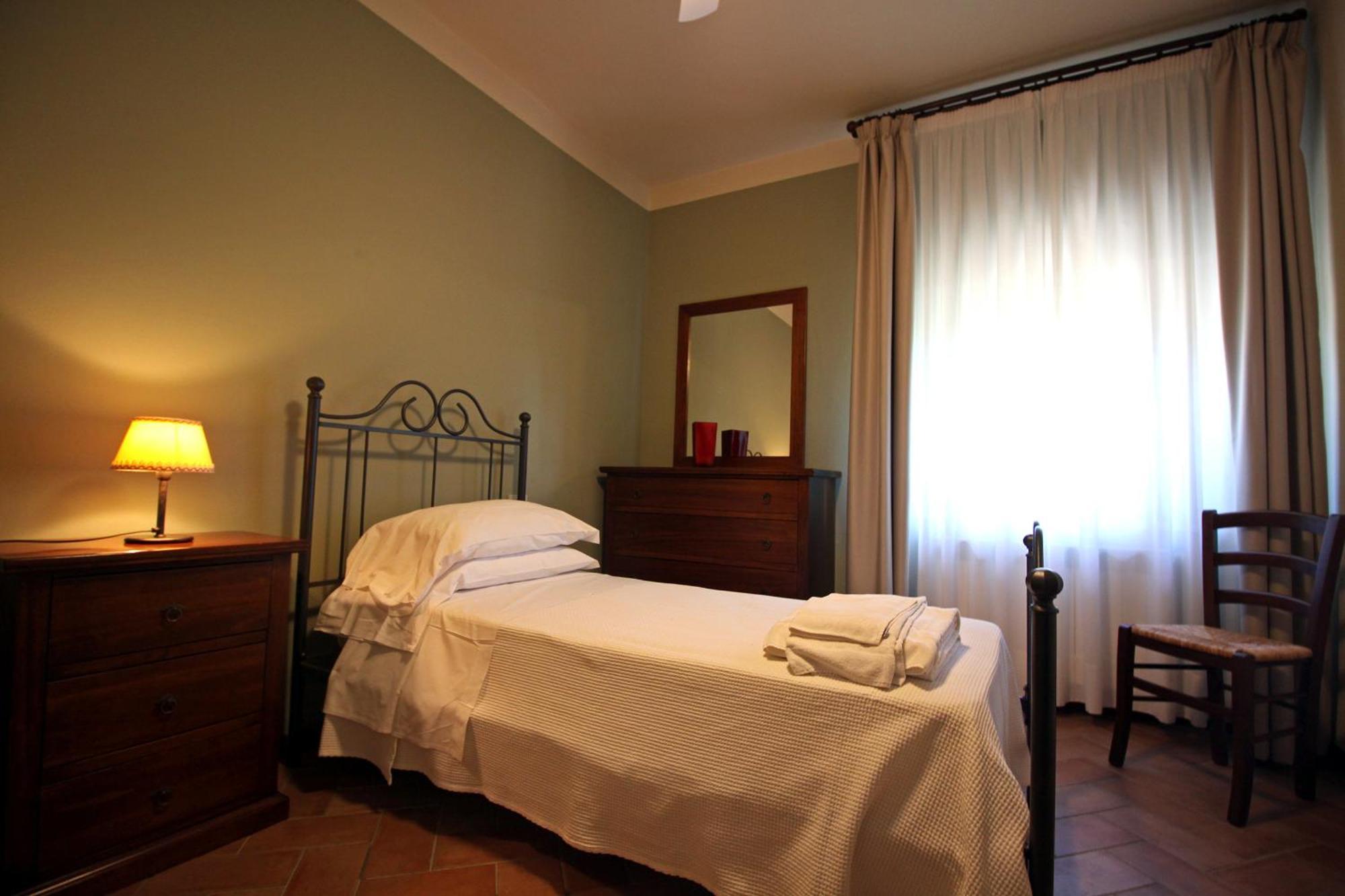 Agriturismo Casale Dello Sparviero Кастелліна-ін-К'янті Номер фото
