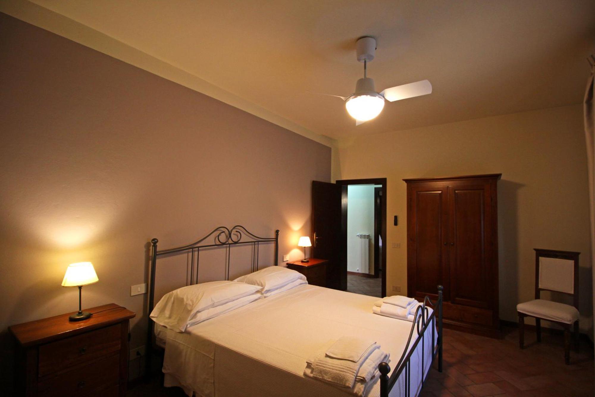 Agriturismo Casale Dello Sparviero Кастелліна-ін-К'янті Номер фото